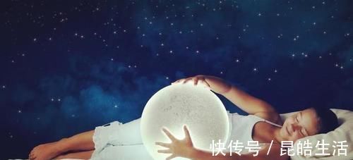 黑洞|你能记住如何入睡的吗?别试了,这是个无法解释的记忆黑洞