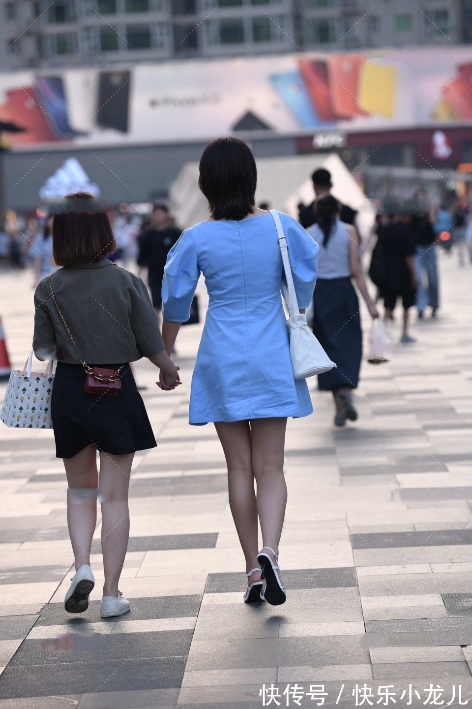 短发女孩|清新自然的蓝色连衣裙，充满着浓浓的青春感，搭配短发更显利落