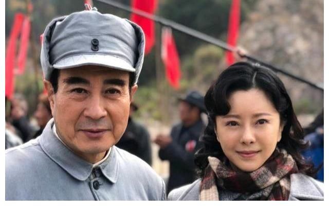 《香山葉正紅》選角敷衍，非特型演員演開國(guó)將帥，草臺(tái)班子既視感