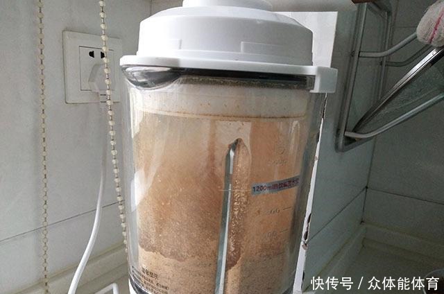 它是我做过最简易的点心，无需烤箱，蒸好擀薄就能吃，香甜好美味！