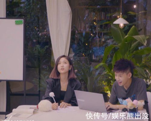 許魏洲|戀戀劇中人:許魏洲牽手喬欣，小鬼、吳宣儀有隔閡，差距有點(diǎn)大!