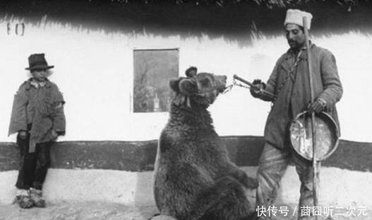 贴身|罕见老照片：慈禧的贴身丫鬟气质佳，第二张的愚昧让人吃惊！