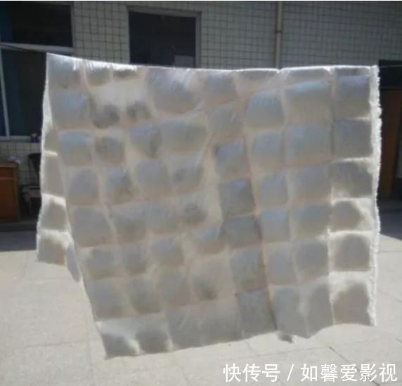 冬天到了家里旧羽绒服不要扔,这样利用,冬天超暖和