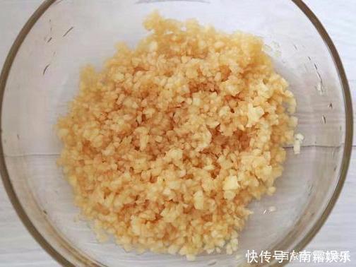 苹果|早餐饼新吃法,加1个苹果,不揉面不发面,简单快速香甜好吃