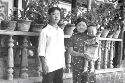 库车家族|中国最后一位王爷,活到2014年,临终前说了一句话,众人潸然泪下