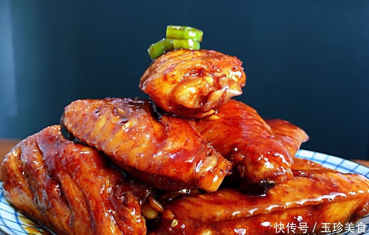 教你鸡翅的特别做法,把水换成它,烧出来的鸡肉香味更浓