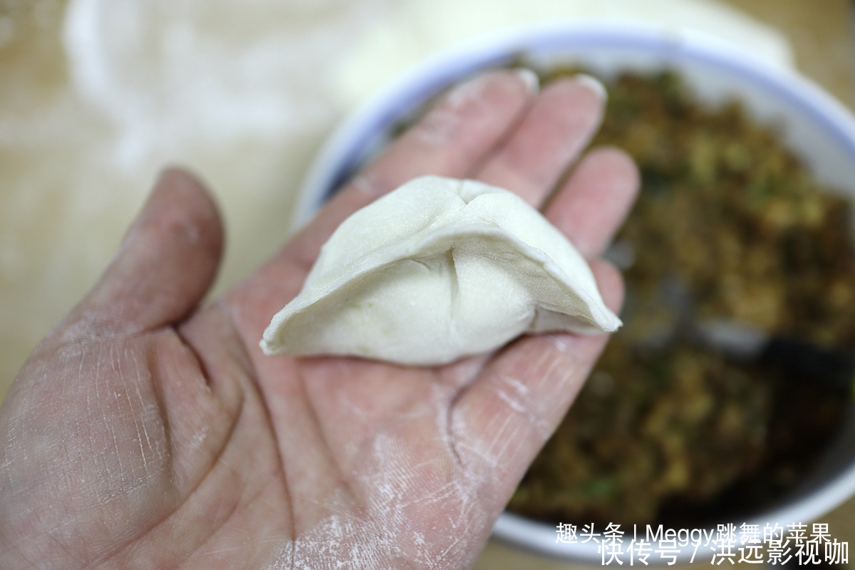  生肉|包饺子用生肉还是熟肉都不对！跟我学一招，生熟肉馅香得捧肚皮