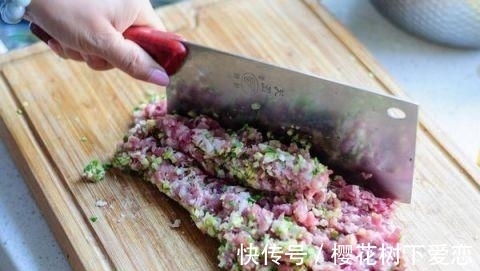 五香粉|拌饺子馅最忌放“此物”，10个人7个错用它，难怪饺子不鲜不好吃