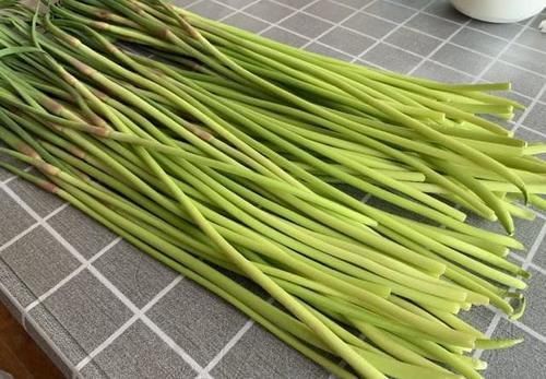 蒜苔|买蒜苔时,挑粗的还是细的好老菜农说漏了嘴,以后别乱买了