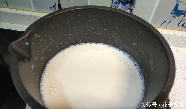 香甜|把牛奶倒进锅里，简单几步就能做出小布丁雪糕，香甜松软无冰渣！