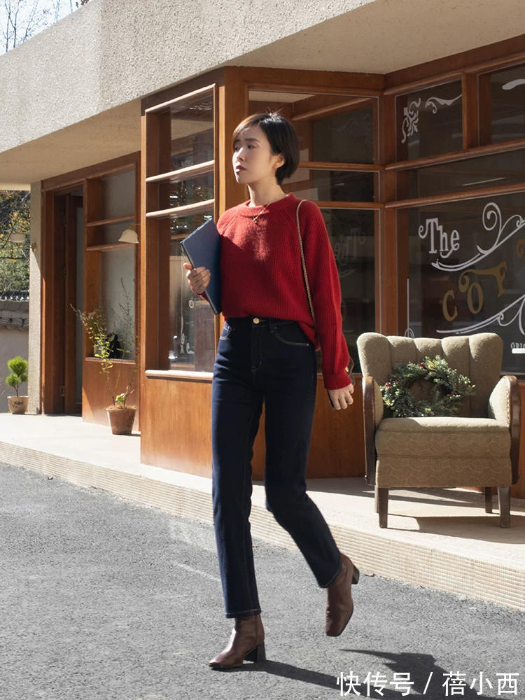 气质 30+女性看过来!今年流行“圆领毛衣”,简约设计穿出气质女人味