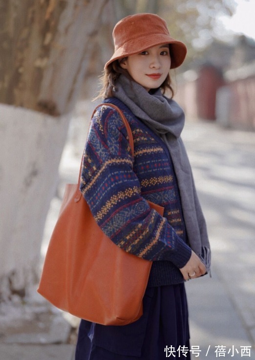 裙装|放弃烂大街的针织衫+牛仔裤吧,今年尝试裙装搭配,体面还优雅