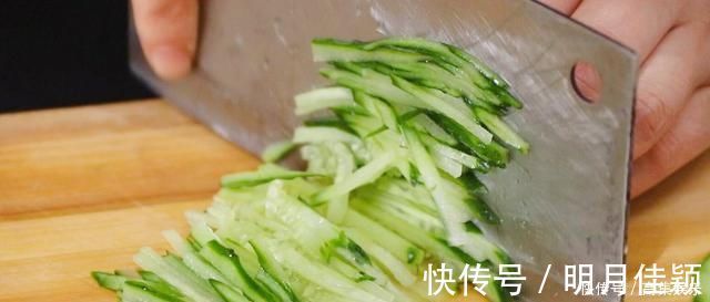 懒人|做凉皮太复杂了,教你一种懒人做法,掌握淀粉水的比例很重重要