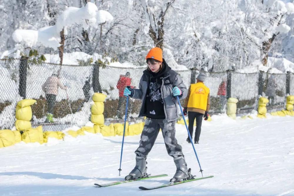 世界那么大，到峨眉山滑雪去！