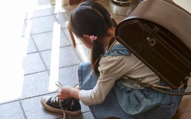 情绪|孩子又不肯上学？我如何从娃的涂鸦绘画中，读懂了孩子的恐惧情绪