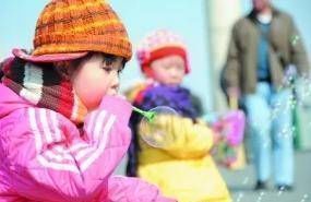 孩子|4岁男孩出去郊游后,他总是说耳朵疼,医生点了灯,父母害怕退后