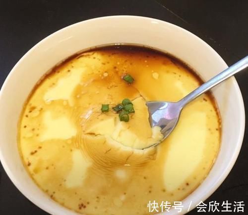 蒸鸡蛋羹，最忌直接加水蒸，再加这一步，鲜嫩无蜂窝，入口即化！