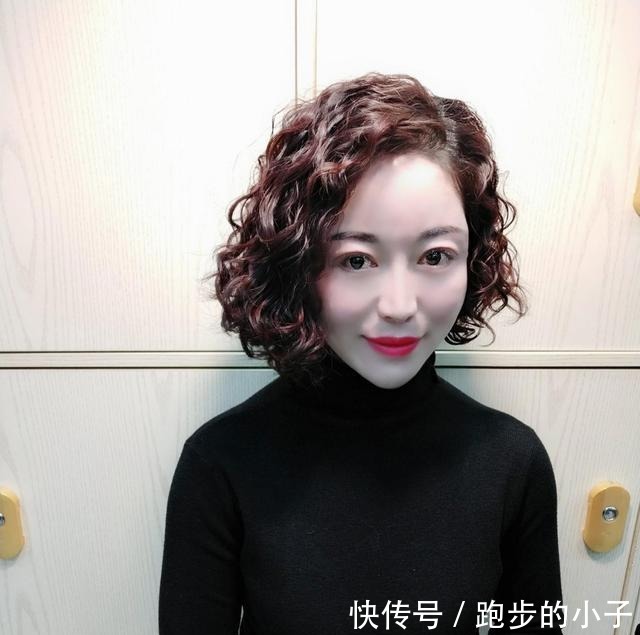 洋气|中老年女性发型怎么剪不妨先看看这10几款,蓬松时尚显气质
