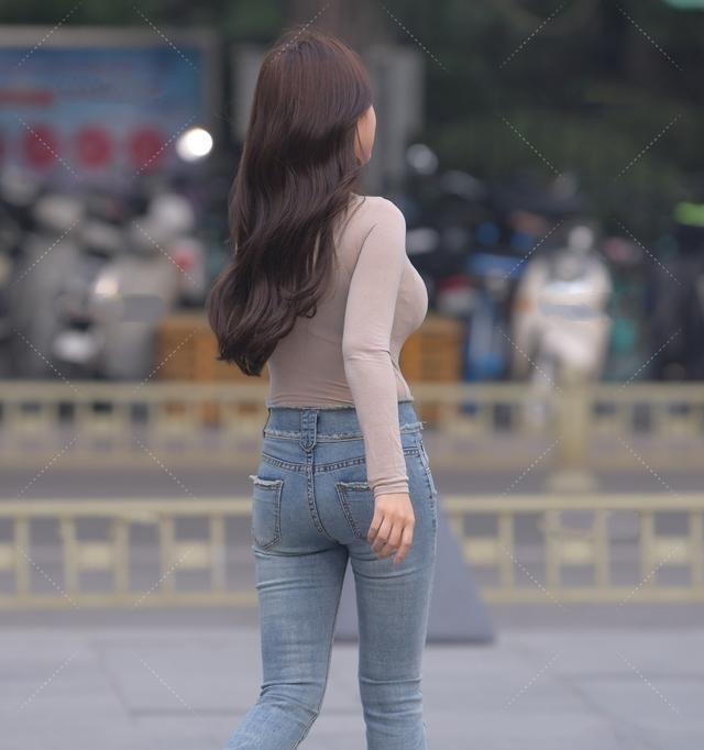 色轮 靓丽有型的打底裤,穿起来增高显瘦,舒适又显气质,大气自然