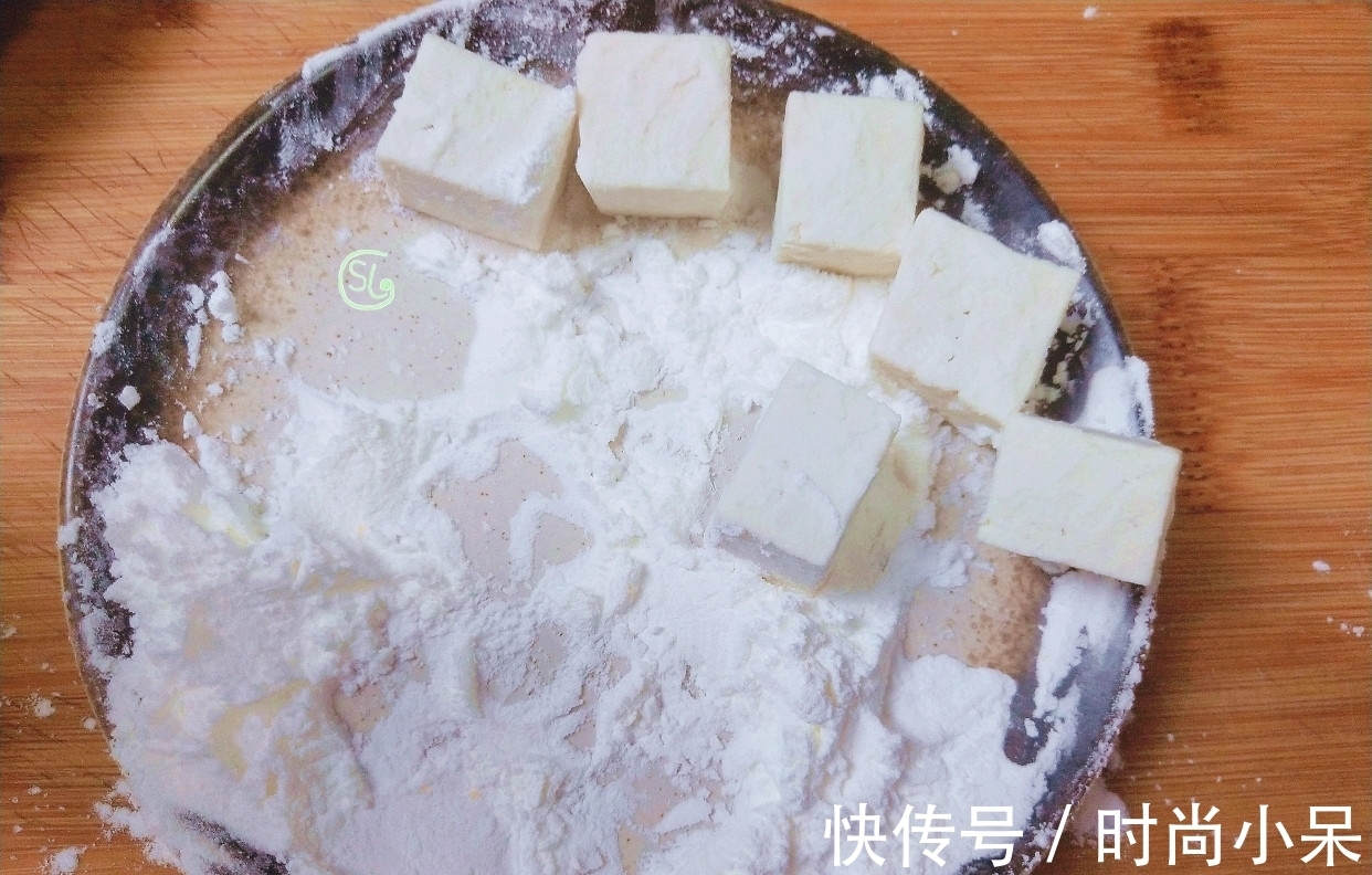 家人|豆腐简单又好吃的做法，外酥里嫩，酸甜可口，家人都爱吃