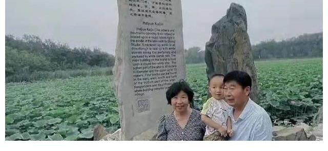 老杜两位头号铁粉开始互撕，金果儿死咬蓝毛，蓝毛曝出大量内情