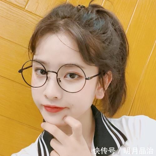 00后喜欢戴“圆框眼镜”学生党要注意，这“3种人”戴起来贼难看