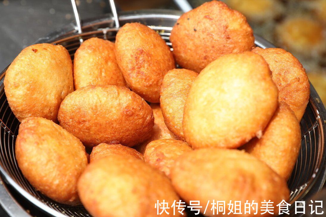 炸糖糕，记住2个诀窍，个个空心不塌陷，金黄酥脆，凉了也不硬