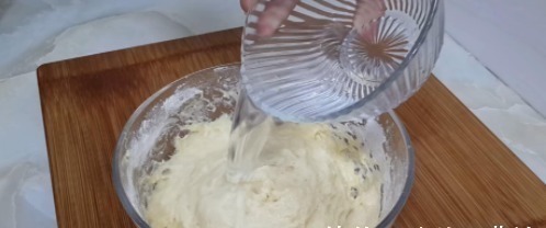 面粉新吃法,手不沾面,比油条做法简单,比馅饼好吃,越吃越想吃