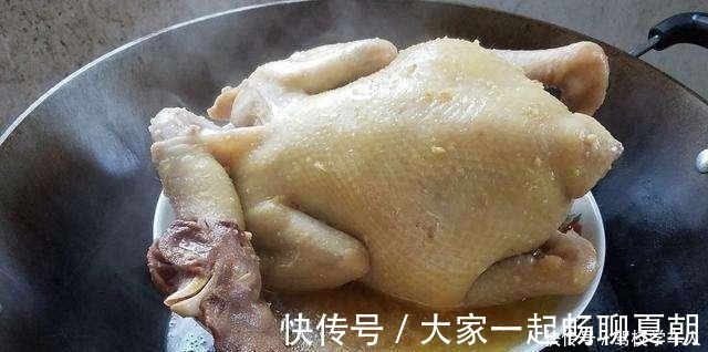蒸鸡|广东的隔水蒸鸡，皮滑肉嫩，连骨头都入味，比白切鸡好吃100倍