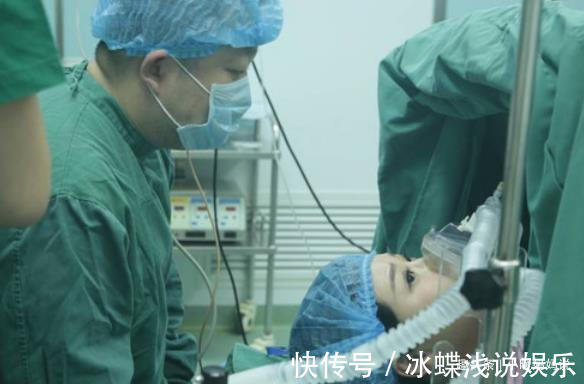 泪奔|聋哑孕妇久久不愿进产房，偷偷解开衣服后，肚子上的字让医生泪奔