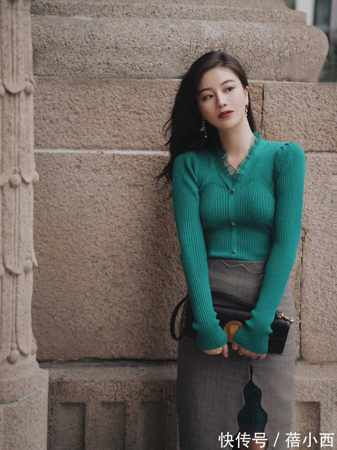 高跟鞋 开春不会穿?选择这4条半身裙就够了,简约高级还时髦,照穿就行