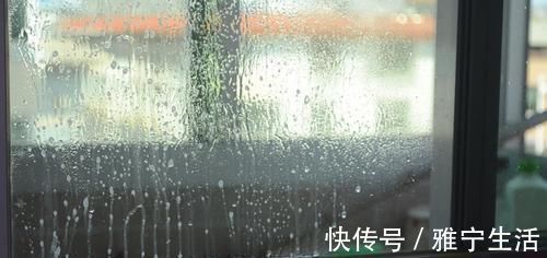 一滴水|不管玻璃有多脏,试试这个小技巧,不用一滴水,干净透亮还不留灰