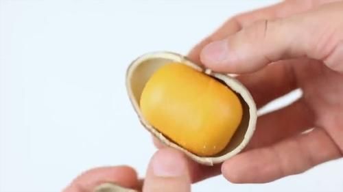 用气球制造巧克力蛋,过程真的好简单在家可以尝试做一下