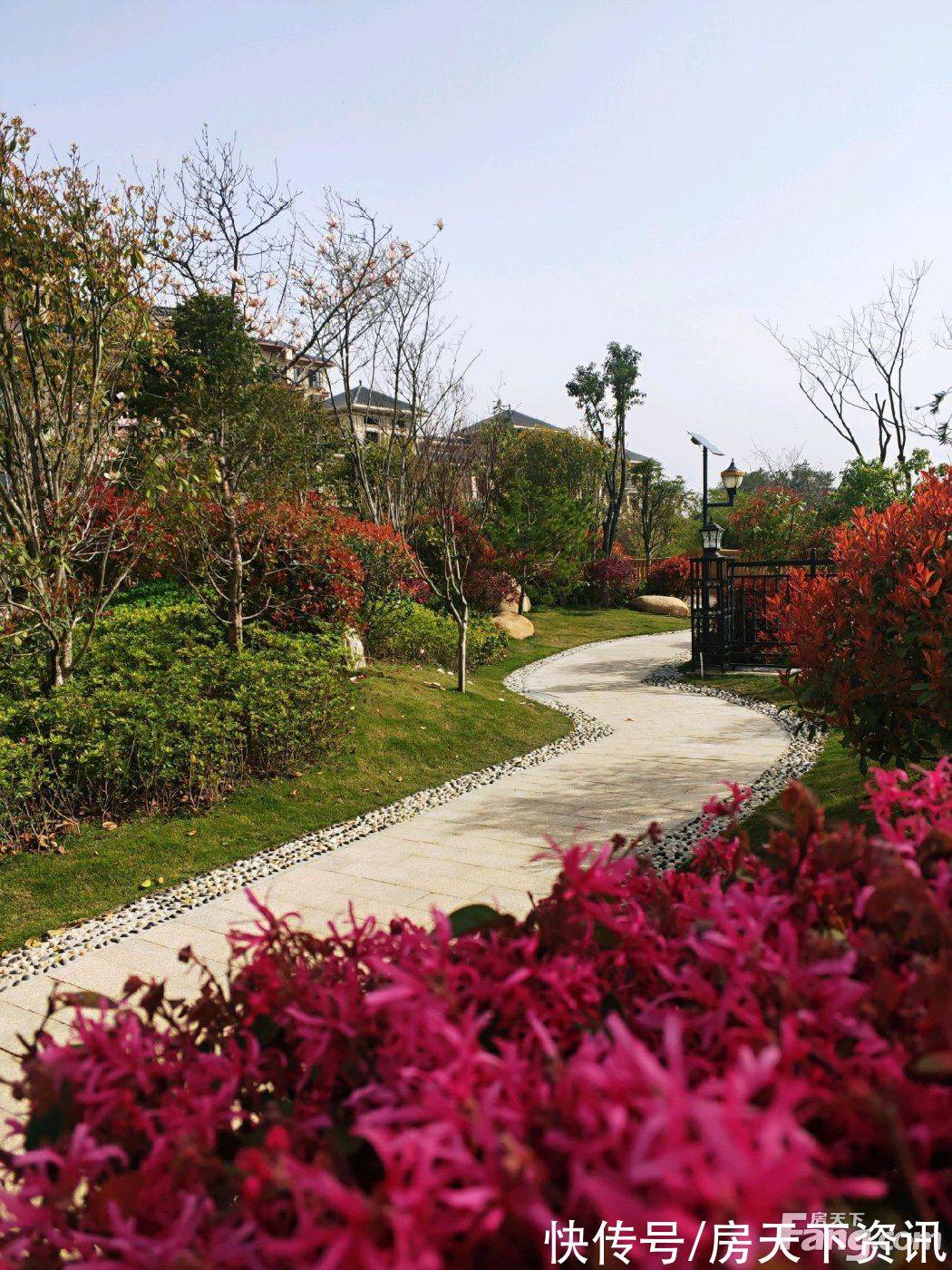 御龙湖|请查收从信阳商城县热门楼盘现场传来多张谍照(组图)