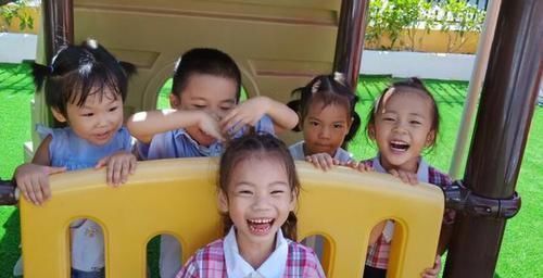 这首歌|幼儿园放学，孩子重复哼唱“一首歌”，妈妈听清歌词后找老师算账