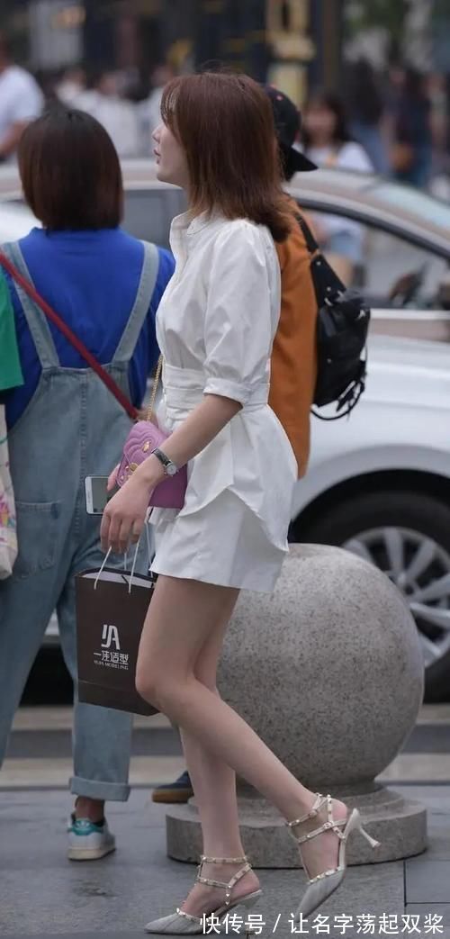 时尚 束腰贴身的连衣裙,兼顾美感与舒适度,清凉时尚