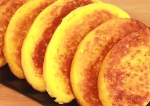 家里有玉米面一定要学做它,不用烤箱,咬一口直掉渣,太香了