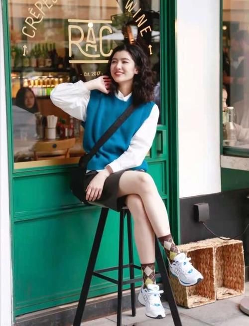 衬衫这么穿，帅气又迷人，有点儿美式也有点儿港风！