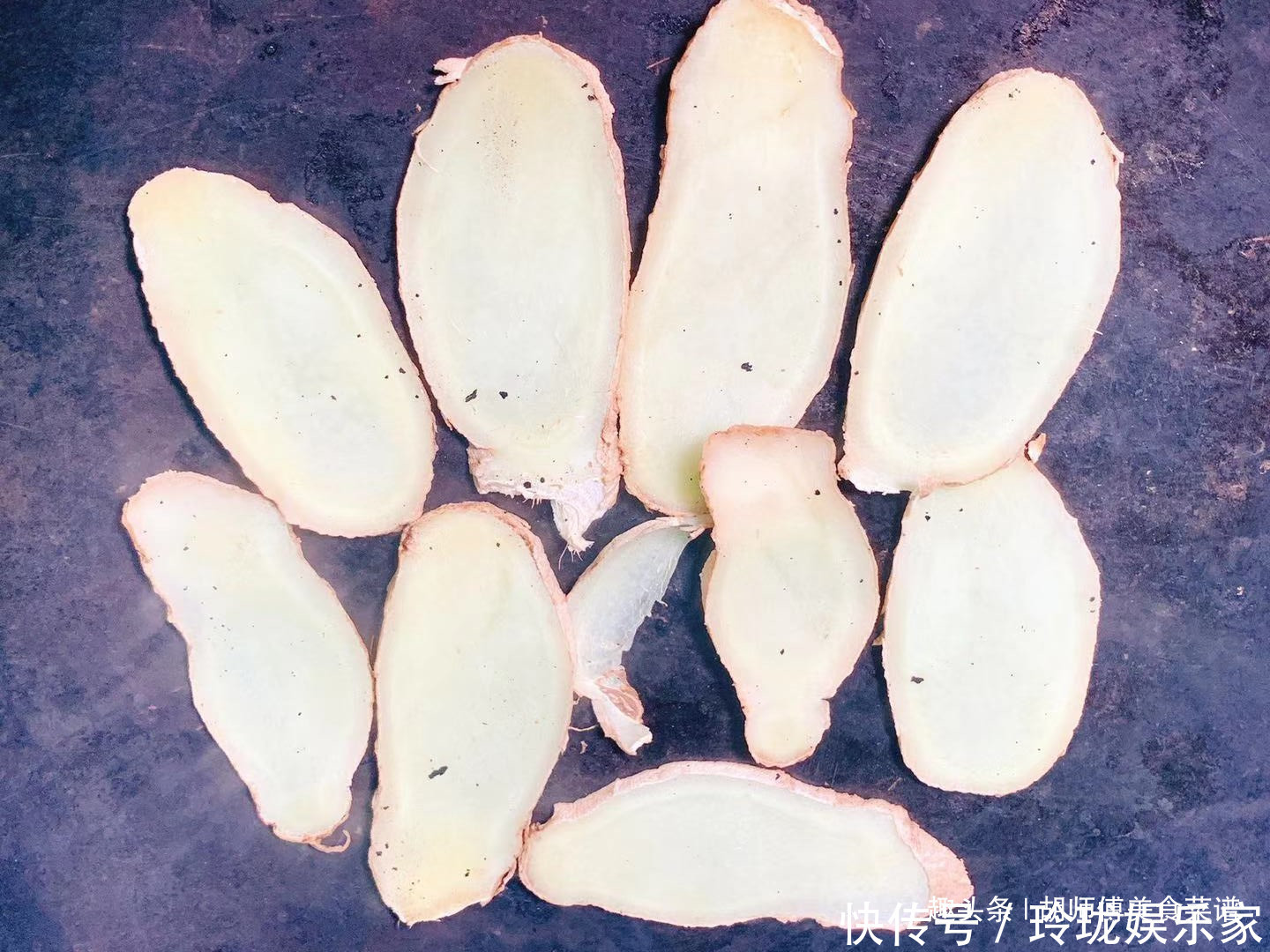 體內(nèi)濕氣|生姜和“它”是天生一對,每天喝一碗,排出體內(nèi)濕氣,腰肢變細(xì)了