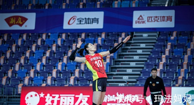 拉尔森|龚翔宇领衔4人上双,江苏女排3比0送上海首败,金软景替补难救主