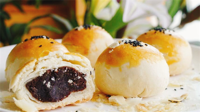 烤箱|这饼我家一周做三次,酥得掉渣,咬一口满嘴香,比蛋黄酥还好吃