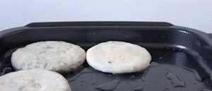 这个肉饼我家一周吃一次，不发面不饧面，外酥里嫩，吃了还想吃