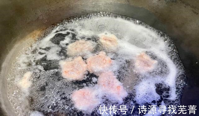 天冷了，多给家人煮这汤，汤汁鲜美，营养互补，不懂吃可惜了！