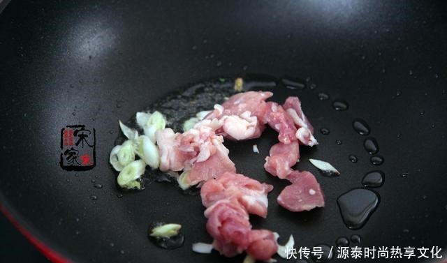 晚餐做了2道菜,表哥又来蹭饭,老公说少说话,多吃菜!