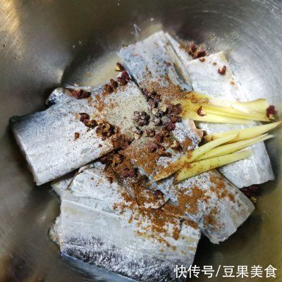 酥炸带鱼|#鲜到鲜得，月满中秋，沉鱼落宴#酥炸带鱼