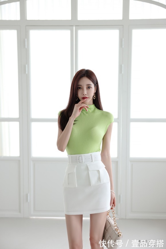 孙允珠|女神孙允珠高清时尚搭配:炫烁金绿简约都市丽人无袖裙