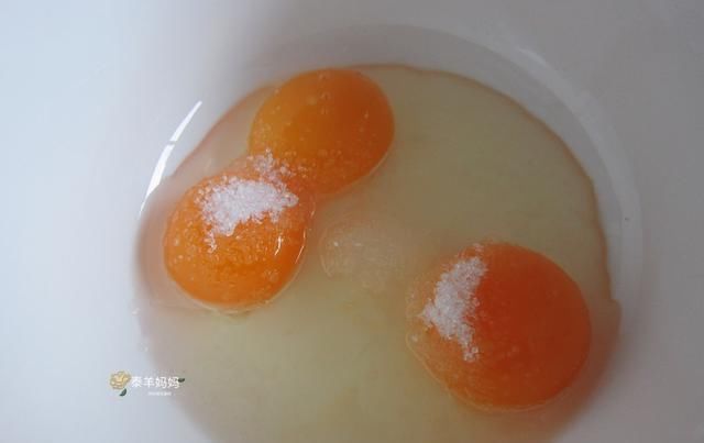 打到直立|原味戚风蛋糕吃腻了,加这2样食材换个新口味,好吃到吃不下饭