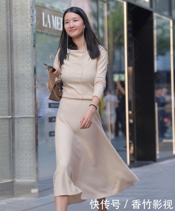 春季针织衫配毛呢裙,穿出温婉优雅的美,美的落落大方又迷人