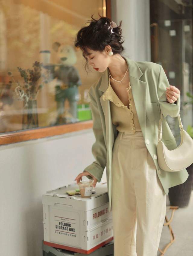 氛围感|复古港风穿搭怎么配?这些小技巧赶紧收藏起来,让你变得更加洋气