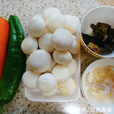 朋友一来就做虾仁炒口蘑,吃得皆大欢喜好回家